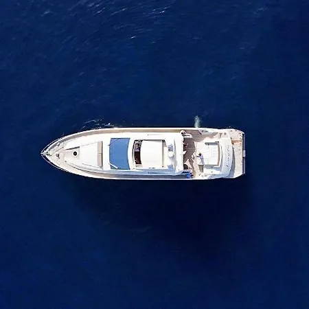 Laysar Yachting Botel