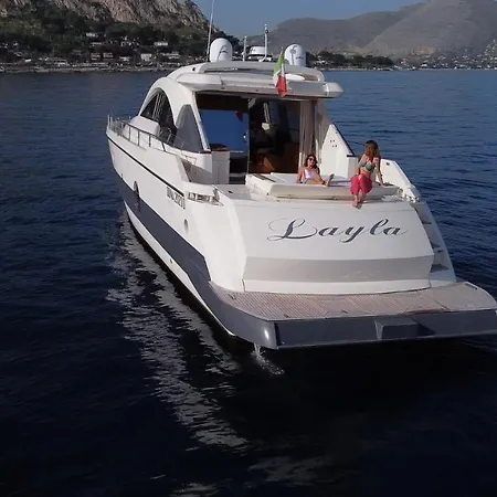 Laysar Yachting Botel