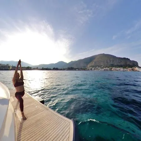 Laysar Yachting Botel Palermo