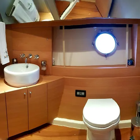 Botel Laysar Yachting *