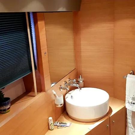 Laysar Yachting Botel