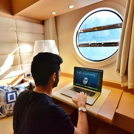 Laysar Yachting Botel Palermo